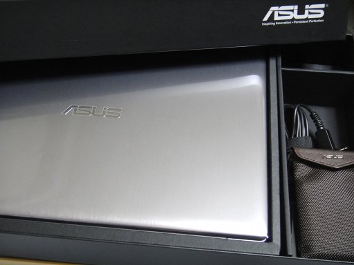asus-u38n-unbox-1.jpg