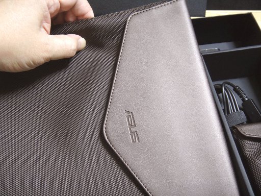 asus-u38n-unbox-2.jpg