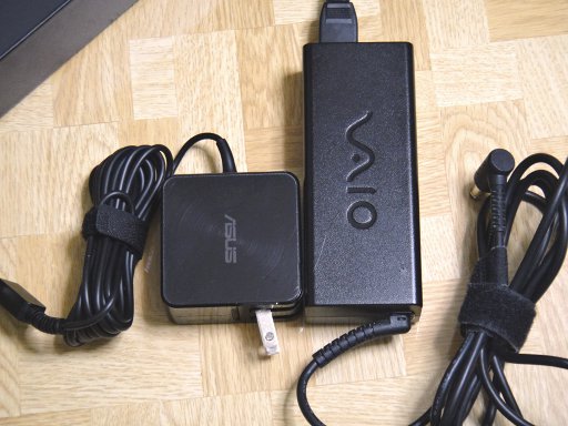 asus-u38n-unbox-tomada-comparacao-da-vaio.jpg