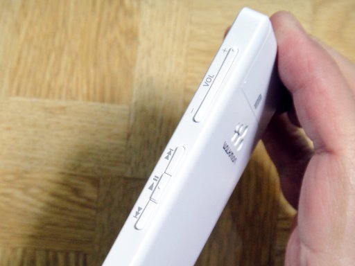nw-f886-unbox-side-buttons.jpg