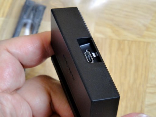 sony-docomo-xperia-z2-desktop-holder.jpg